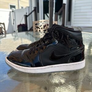 Air Jordan 1 Mid SE